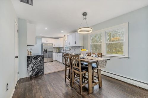 123 Clover St, Windsor CT 06095-3707 exterior