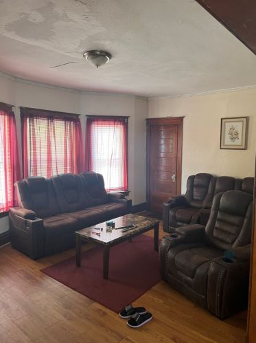 1622 38th St, Milwaukee, WI 53215-1726