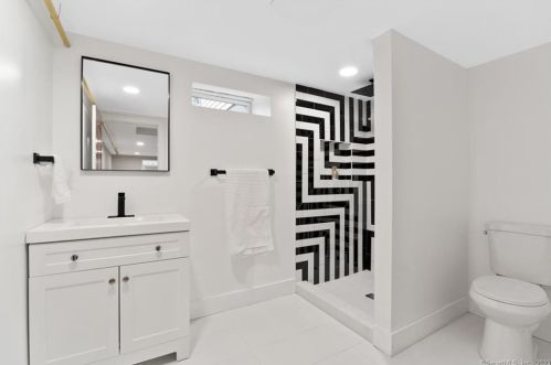 174 Spring St, Windsor Locks CT  06096-1732 exterior