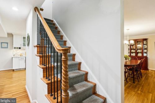 18052 Ml Crk Dr, Rockville MD 20855-1000 exterior