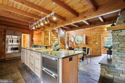 3432 Memorial St, Alexandria VA 22306-1548 exterior