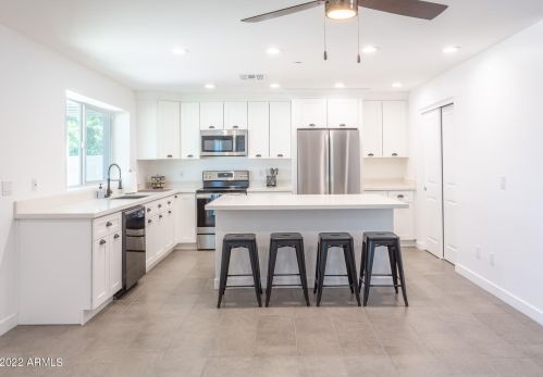 3128 Desert Cove Ave, Phoenix AZ  85029-4203 exterior