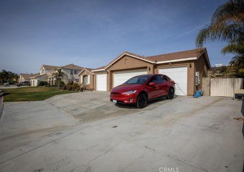 19148 Painted Rock St, Perris CA  92570-6534 exterior