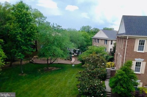 7429 Salford Ct, Alexandria VA  22315-4739 exterior