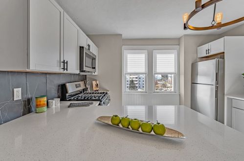 1314 Bellaire Pl, Pittsburgh PA  15226-1830 exterior