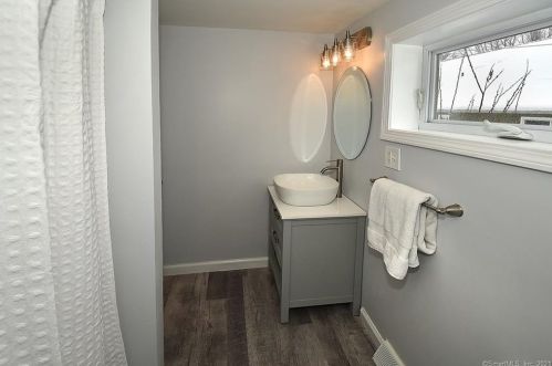 14 Lk St, Ellington CT 06029-3008 exterior