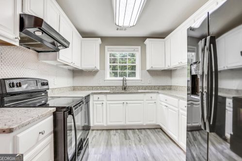 6390 Ashdale Dr, Atlanta GA  30349-4402 exterior