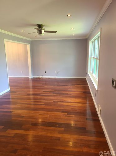 43 Karnell Dr, Piscataway, NJ 08854-5748