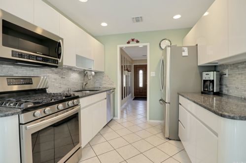 22 Gannet Dr, Commack NY 11725-4904 exterior