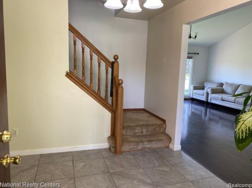 5164 Crowfoot Dr, Troy MI  48085-4033 exterior