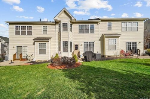 16 Cobblestone Ln, Middletown NY 10940-5091 exterior