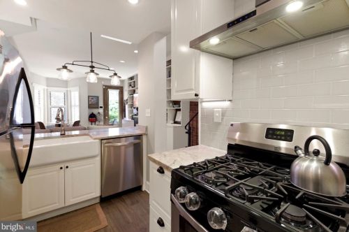 104 7th St, Washington DC  20003-1212 exterior