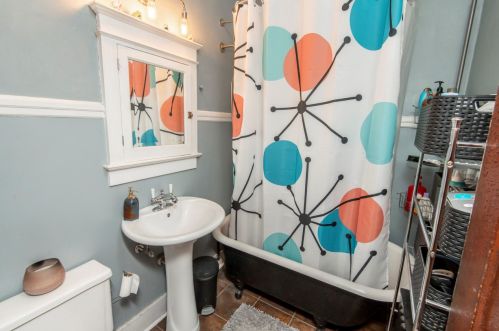 325 Montana St, Milwaukee WI 53219-3077 exterior