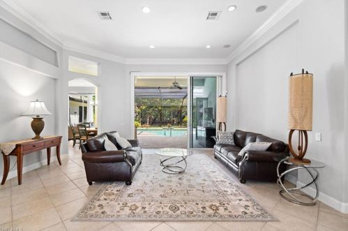 1631 Manchester Ct, Naples FL 34109-0430 exterior