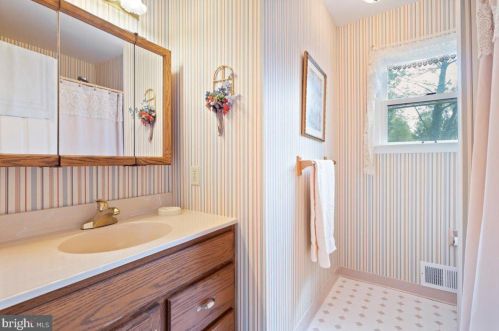 4 Bonnie Ln, Media PA 19063-5606 exterior