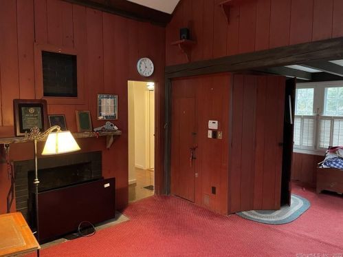 62 Cedar Rd, Wilton CT 06897-3626 exterior