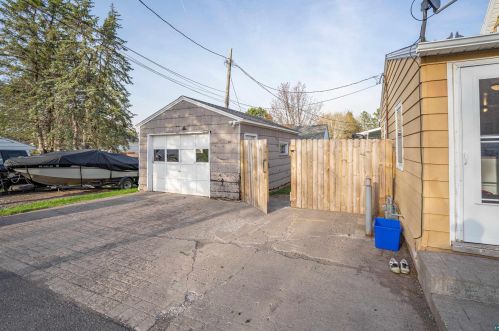 609 2nd St, Duluth MN 55805-2011 exterior