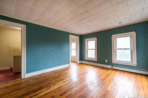 1075 Poquonock Ave, Windsor CT 06095-1234 exterior