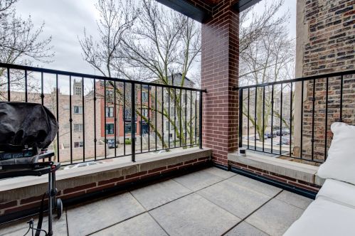 660 Melrose St, Chicago IL  60657-0466 exterior