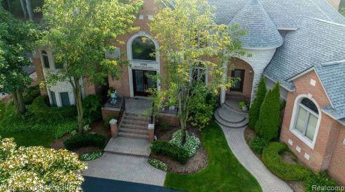 3586 Walnut Brk Dr, Rochester MI 48309-4065 exterior