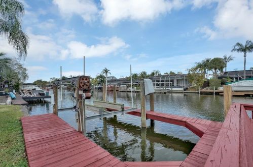 5809 Dory Way, Tampa FL 33615-3633 exterior