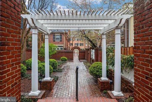 659 Columbus St, Alexandria VA  22314-1848 exterior