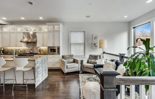 3831 Ravenswood Ave, Chicago IL 60613-2419 exterior