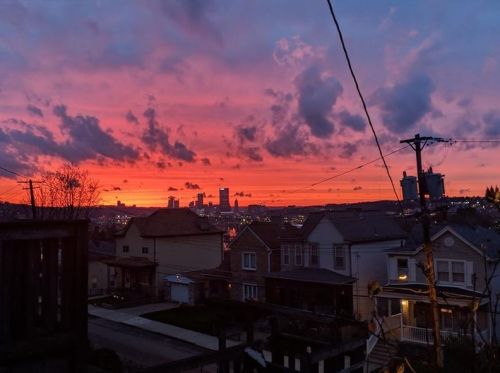 312 Kaercher St, Pittsburgh PA 15207-1477 exterior