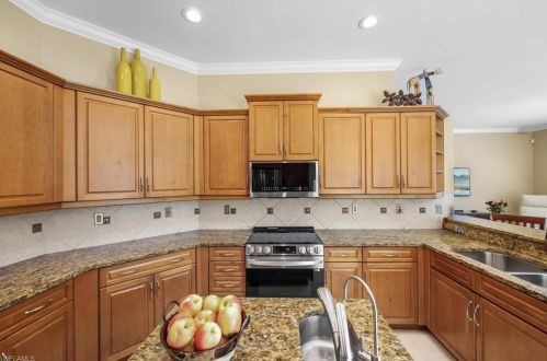 7476 Treeline Dr, Naples FL 34119-9727 exterior