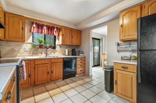 1107 Queensbury St, Pittsburgh PA 15205-3728 exterior