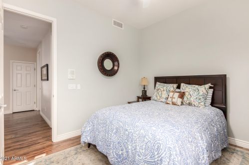 23002 52nd St, Phoenix AZ 85018-4402 exterior