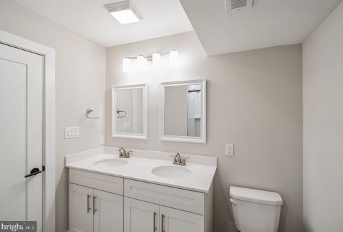 220 Fountain St, Philadelphia PA  19128-4508 exterior