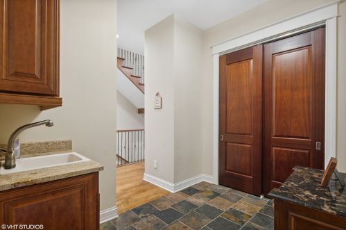 695 Mitchell Ave, Elmhurst IL 60126-4855 exterior