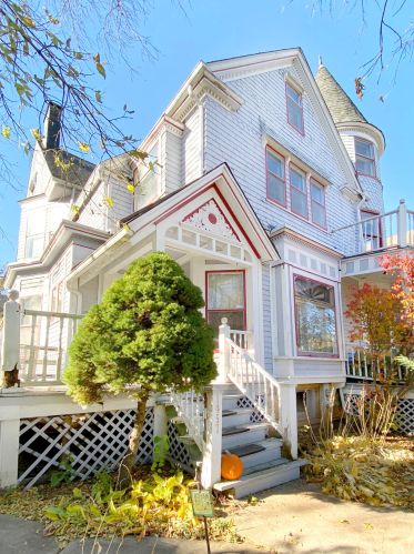 1457 Franklin Pl, Milwaukee, WI 53202-2209