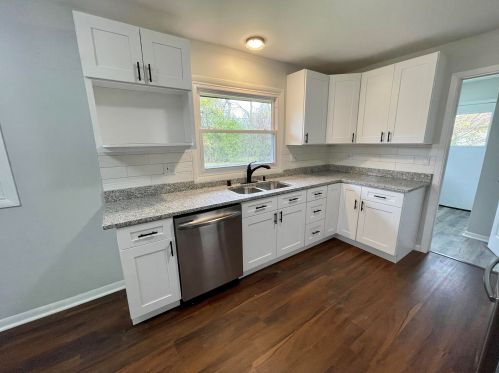 8959 Mohawk Rd, Milwaukee WI  53217-1741 exterior