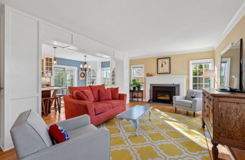 6924 Yates Rd, Milwaukee WI 53217-3948 exterior