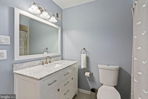 701 Rdg Dr, Mc Lean VA 22101-1620 exterior