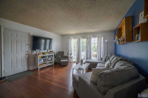 866 Juniper Way, Mahwah NJ  07430-3460 exterior