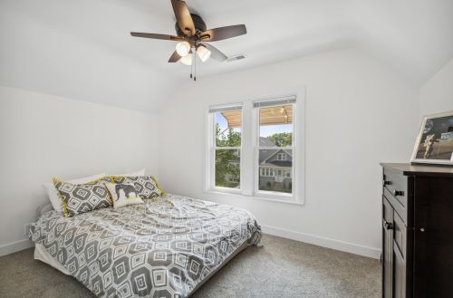 5332 Winnemac Ave, Chicago IL  60630-2220 exterior