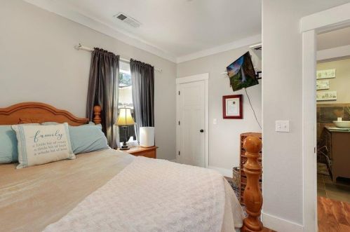 526 Flower St, Turlock CA 95380-4722 exterior