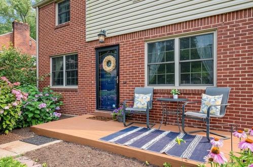 6928 Hilldale Dr, Pittsburgh, PA 15236-3635