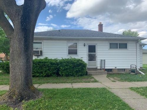 3900 79th St, Milwaukee, WI 53222-2916