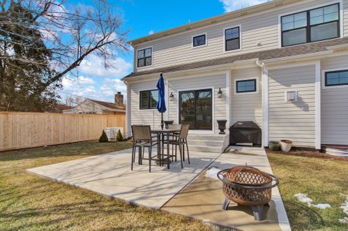 292 Fremont Ave, Elmhurst IL 60126-2200 exterior