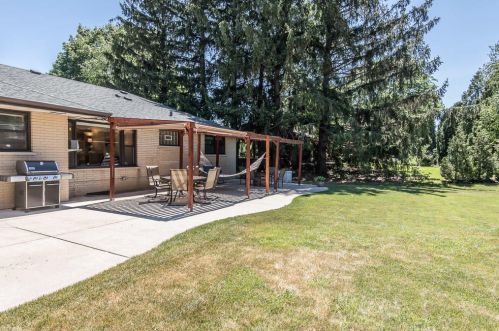 2569 Root Riv Pkwy, Milwaukee WI 53227-1849 exterior