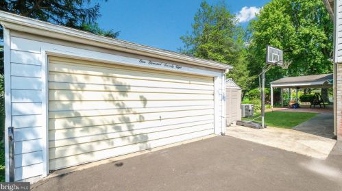 1078 Corn Crib Dr, Huntingdon Valley PA 19006-3306 exterior