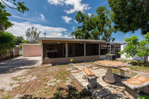 6803 Larmon St, Tampa FL  33634-5019 exterior