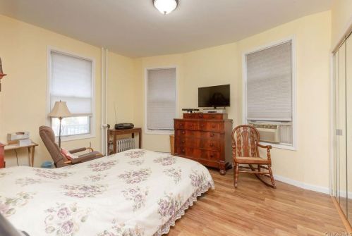 1842 Holland Ave, Bronx NY 10467-8709 exterior