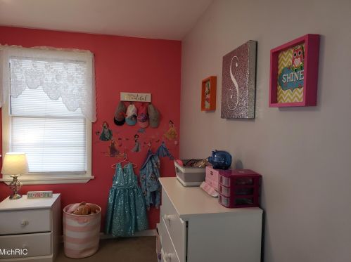 1502 Porter Rd, Meskegon MI 49441-5766 exterior