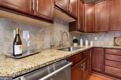 17028 Amity Dr, Rockville MD 20855-2578 exterior