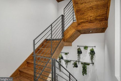 2106 Ellsworth St, Philadelphia PA 19146-2419 exterior